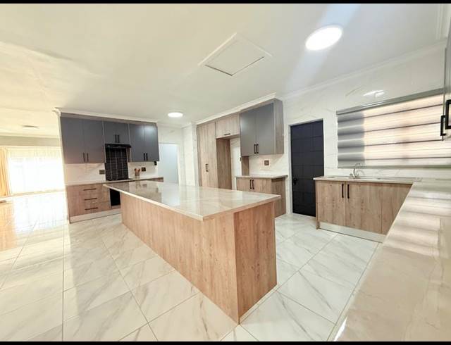 4 BEDROOM HOUSE FOR SALE IN VANDERBIJLPARK CW 3